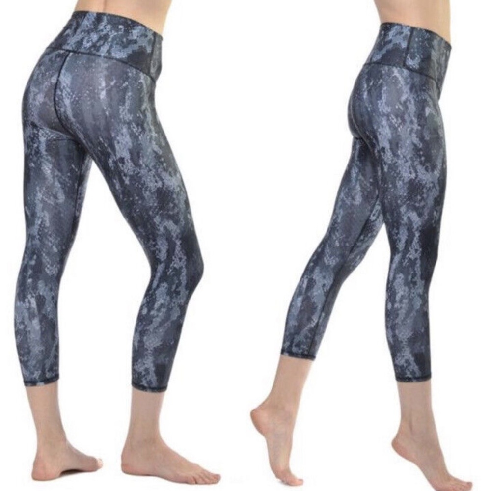 Alo Yoga Black Python Snakeskin Airbrush Leggings Sz XS. Capri length